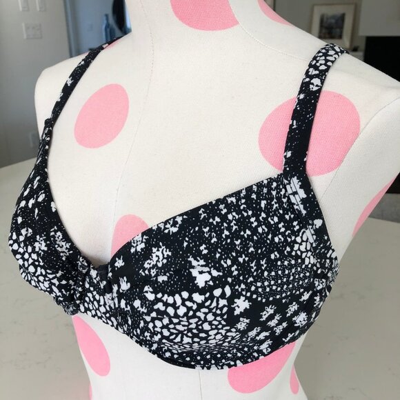Sunmarin Beach Fashion Swim Nylon/Elastane Bikini Top Navy + White Sz 10 NWOT - Picture 2 of 9